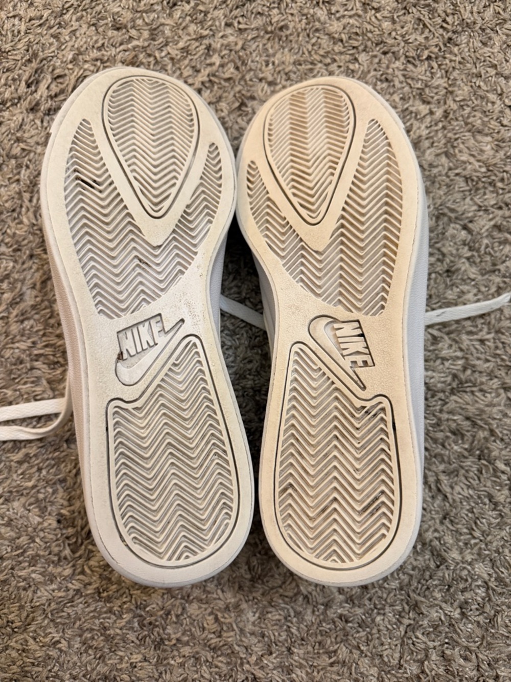 Nike White Low-Top Leather Sneakers - Picture 4 of 4